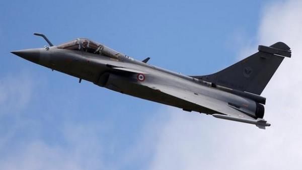 भारतीय वायुसेना को फ्रांस ने सौंपा पहला राफेल लड़ाकू विमान, ताकत में हुआ इजाफा-सूत्र