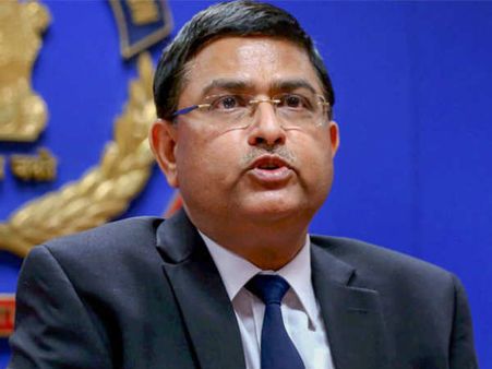 CBI में स्पेशल डायरेक्टर रहे राकेश अस्थाना के खिलाफ रिश्‍वत कांड की जांच कर रहे अधिकारी ने मांगा VRS