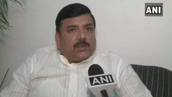 संजय सिंह का विजय गोयल पर आरोप, मेरे फोन का जवाब तक नहीं दे रहा हैं बीजेपी नेता