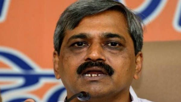 मंच पर ही भिड़ गईं बीजेपी की तीन महिला पार्षद, कपड़े फाड़ने-बाल खींचने के बीच सभा छोड़कर गए सतीश उपाध्याय