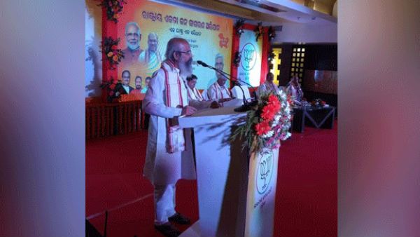 जो वंदे मातरम को स्वीकार नहीं कर सकते, उन्हें भारत में रहने का अधिकार नहीं: केंद्रीय मंत्री