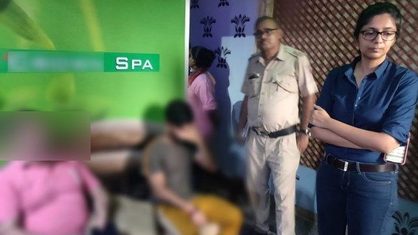 स्वाति मालीवाल ने फिर मारा स्पा सेंटर पर छापा, शेयर किए 3 नए वीडियो, अंदर चल रहा था ये 'गंदा खेल'