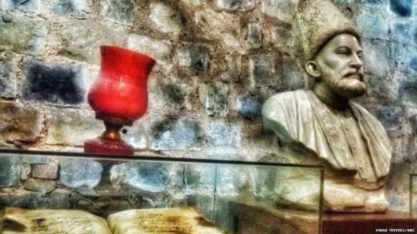 ग़ालिब और इज़ारबंद की गाँठें