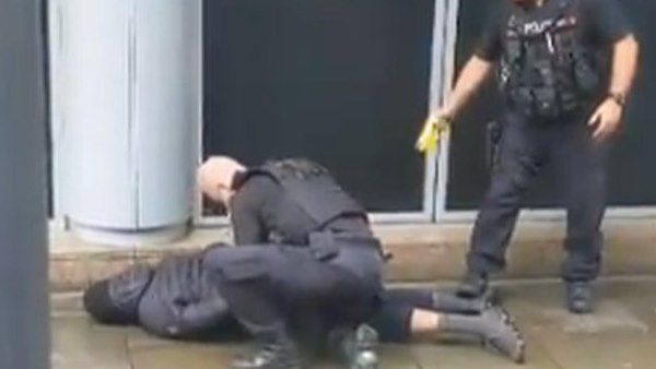 इंग्लैंड: मैनचेस्टर के शॉपिंग मॉल में चाकू से हमला, कई लोग घायल