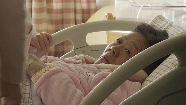 चीन में 67 साल की महिला ने दिया बच्चे को जन्म, बनी सबसे अधिक उम्र वाली मां