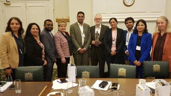 370 का विरोध करने वाले ब्रिटिश सांसद से मिले कांग्रेसी नेता, BJP ने मांगा जवाब