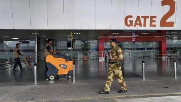 हिंदी फिल्मों में काम कर चुका नाइजीरियन सेलिब्रिटी दिल्ली हवाई अड्डे पर गिरफ्तार