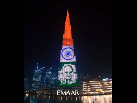 VIDEO बुर्ज खलीफा पर रोशनी से बापू को दी गई श्रद्धांजलि,दिखा आकर्षक नजारा