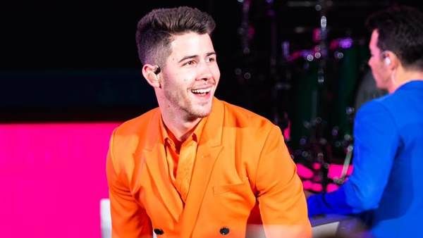 जोनस ब्रदर्स के कॉन्सर्ट में महिला ने निक को गलत तरीके से छुआ, फैंस को आया गुस्सा