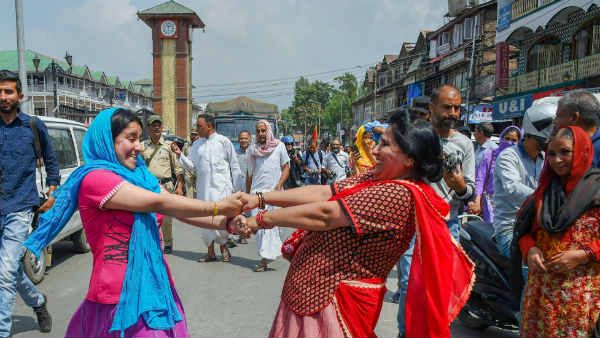 कश्मीर घाटी में रह रहे कश्मीरी पंडितों को केंद्र सरकार ने दिया खास तोहफा