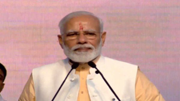 PM मोदी को खत लिखने वाली 49 हस्तियों के खिलाफ राजद्रोह का केस खत्म, याचिकाकर्ता पर FIR