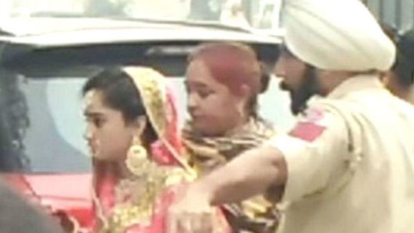 गैंगस्टर को पैरोल नहीं मिली तो दुल्हन ने उसकी फोटो के साथ की शादी, कहानी में अब आया यह ट्विस्ट