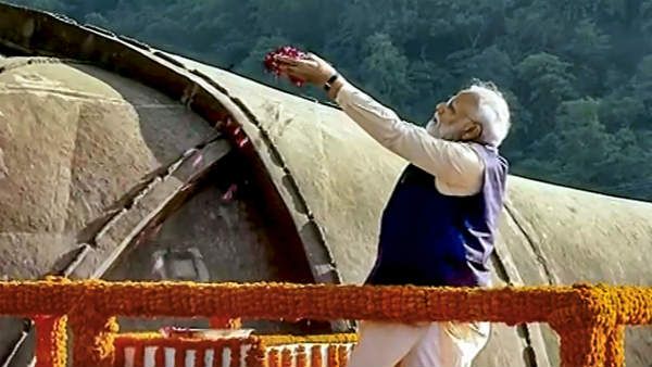 सरदार पटेल की जयंती पर राहुल-सोनिया की चुप्पी पर BJP का तंज..... शर्म की बात है