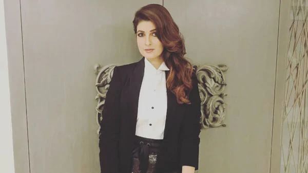 कैंसर से पीड़ित महिला ने ट्विंकल खन्ना को लिखा भावुक संदेश, आंखों में आए आंसू