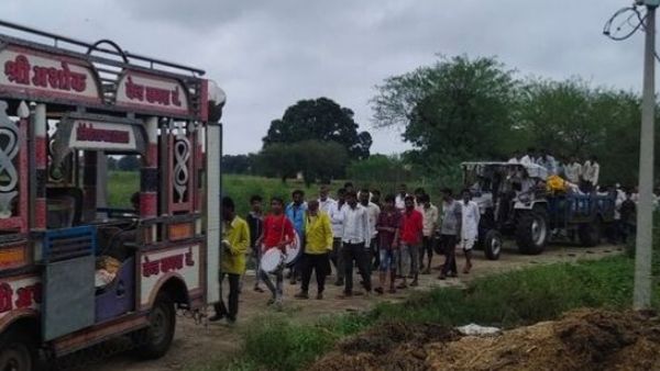 122 मेडल जीत चुके बैल की बैंड-बाजे के साथ निकली अंतिम यात्रा, शामिल हुआ पूरा गांव