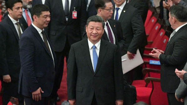 चीन की प्रभुत्व विस्तार के लिए कर्ज बांटकर कब्जा करने की रणनीति