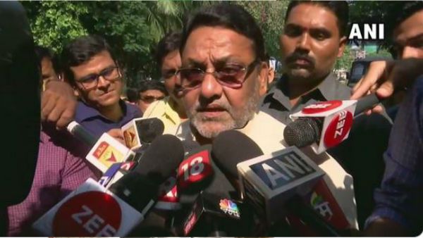 महाराष्ट्र: नवाब मलिक ने कहा-शाम तक हमारे पास लौट आएंगे सभी NCP विधायक, फडणवीस दें इस्तीफा
