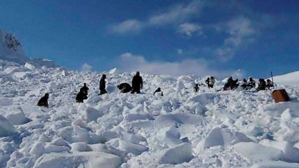जम्मू कश्मीर के कुपवाड़ा में हिमस्खलन में एक जवान शहीद, 2 घायल