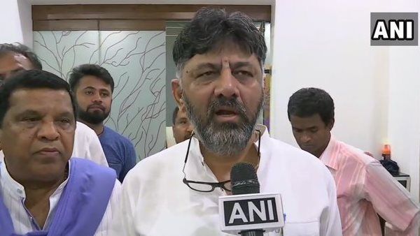 दिग्गज कांग्रेस नेता डीके शिवकुमार की बिगड़ी तबीयत, अस्पताल में कराए गए भर्ती