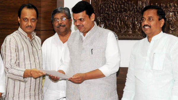 महाराष्ट्र में एक भतीजे ने ही बिगाड़ा दूसरे भतीजे का बना बनाया खेल