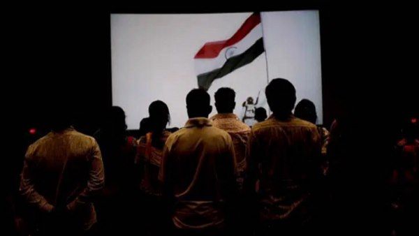 थिएटर में राष्‍ट्रगान के दौरान नहीं खड़े हुए लोग, पुलिस ने दर्ज की FIR