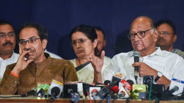 महाराष्ट्र में सियासी उठापटक देख सदमे में प्रोफेसर साहब, हो गए बीमार