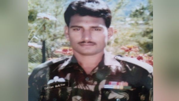 Dashrath Singh Shekhawat : इस फौजी के पास हैं 51 डिग्री, LLB करके 250 फौजियों के केस भी लड़े