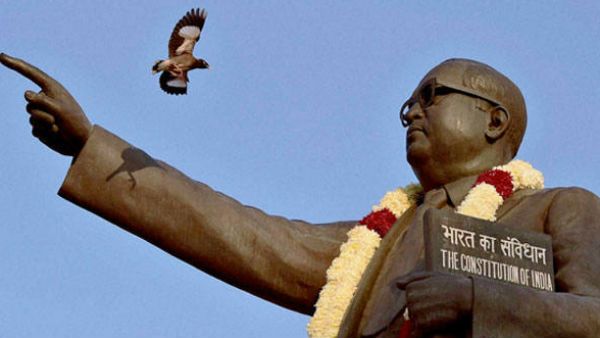 संविधान दिवस: क्यों, कैसे और कब हुई शुरुआत?