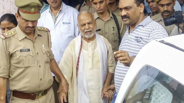 चिन्मयानंद मामला: एसआईटी ने छात्रा और उसके दोस्तों सहित पांच के खिलाफ कोर्ट में पेश की चार्जशीट