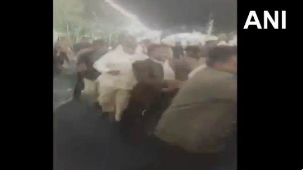 कर्नाटक: कांग्रेस विधायक पर चाकू से हमला, आरोपी हिरासत में