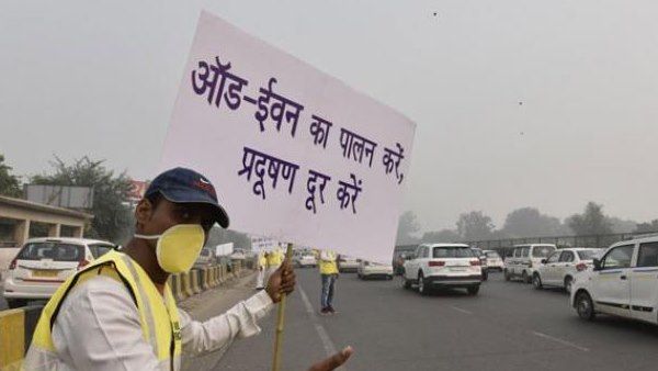 दिल्ली: ऐसा रहा ऑड-ईवन का तीसरा दिन, ट्रैफिक पुलिस ने काटे इतने चालान