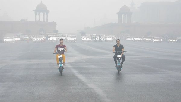 दिल्ली-NCR में आज भी जहरीली है हवा, प्रदूषण से नहीं मिली राहत, राजधानी में खुले स्कूल