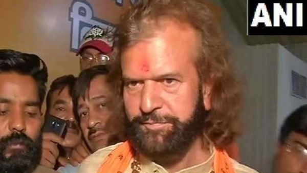 दिल्ली में भाजपा सांसद हंसराज हंस के दफ्तर पर फायरिंग, हमलावर गिरफ्तार