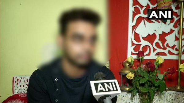 समलैंगिक जोड़े ने पुलिस से लगाई सुरक्षा की गुहार, कहा- घरवाले करते हैं शारीरिक शोषण