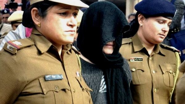 हनीप्रीत जेल से बाहर आने के बाद पहली बार कोर्ट में पेश हुई, अब इन धाराओं में चलेगा उस पर केस