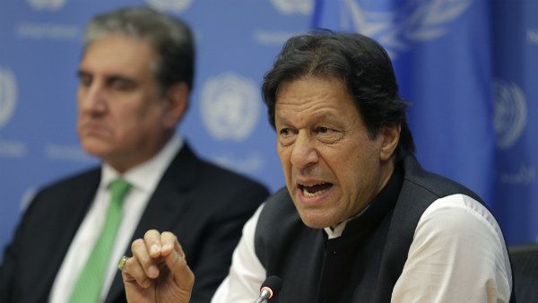 'आजादी मार्च' की मांगों के सामने इमरान खान ने घुटने टेके, इस्तीफे के अलावा सब मंजूर