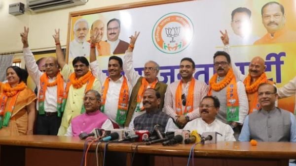 IAS- IPS भी MLA बनने को बेताब, किसी का टूट गया सपना तो किसी को मिल गया टिकट