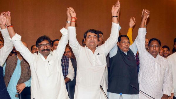 झारखंड विधानसभा चुनाव: समीकरण बदलने से पिछड़ सकती है भाजपा, JMM गठबंधन बहुमत के करीब