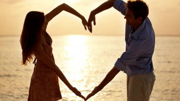 Feng Shui Tips: इन टिप्स के जरिए सुधारिए अपनी Bedroom Life को