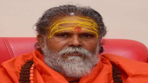 अयोध्या मामले में SC के फैसले को चुनौती देने वाले देशद्रोही, महंत नरेंद्र गिरी का मुस्लिम पर्सनल लॉ बोर्ड पर ​हमला