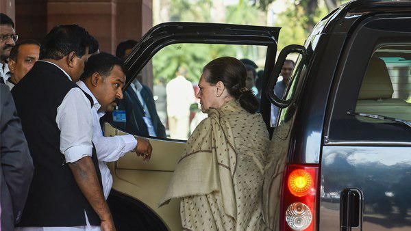 बुलेट प्रूफ रेंज रोवर की जगह अब सोनिया गांधी की सुरक्षा करेगी 10 साल पुरानी टाटा सफारी