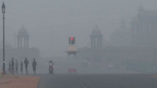 दिल्ली-NCR पर प्रदूषण का तिहरा प्रहार, धूल-धुएं और कोहरे से परेशान निवासी, अगले दो दिन भी हैं भारी