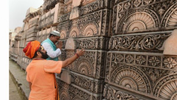 मुस्लिम पक्ष ने वकील राजीव धवन को केस से हटाया, फेसबुक पोस्ट में कही ये बात