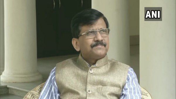 महाराष्ट्र: शिवसेना नेता संजय राउत ने बीजेपी को कहा पॉकेटमार, फडणवीस बने एक्सीडेंटल CM