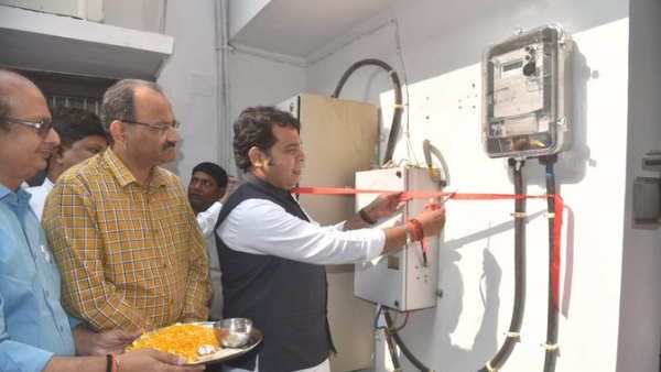 यूपीः सूबे के सभी सरकारी भवनों में अब लगेंगे प्रीपेड मीटर, मंत्री श्रीकांत शर्मा ने की शुरुआत