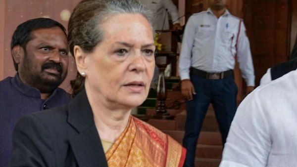 उद्धव ठाकरे के शपथ समारोह में नहीं शामिल होंगी सोनिया गांधी, पत्र लिख कही ये बात