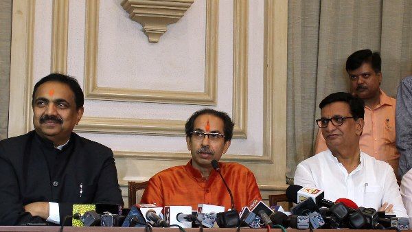 क्या शिवसेना सेक्युलर हो गई है? के सवाल पर भड़के सीएम उद्धव ठाकरे, दिया ये जवाब