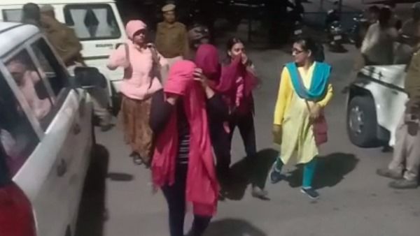 उदयपुर पुलिस का स्पा सेंटर-मसाज पार्लरों पर छापा, 16 महिलाओं समेत इस हाल में मिले 27 लोग