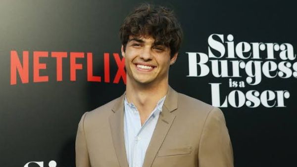 अमेरिकी एक्टर ने ट्वीट किया गायत्री मंत्र, फीमेल फैन बोलीं- मां आपका दामाद मिल गया