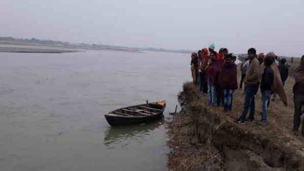 झारखंड: जामताड़ा में तूफान से पलटी नाव, 16 लोग लापता